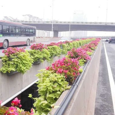 Jardín de flores al aire libre en varias capas Balcón Gran plantación blanca con caja adicional