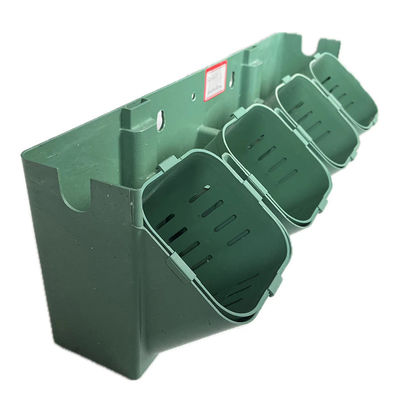 Colgar macetas de plástico para el verde vertical en los jardines 40 macetas por metro cuadrado