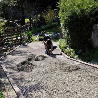 Redes de pavimento permeable de HDPE verde para una fácil instalación en la entrada de un embalaje en tierra